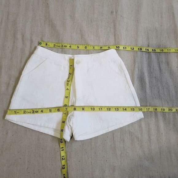 White flower hot pants shorts sz S 2164 - Picture 2 of 4